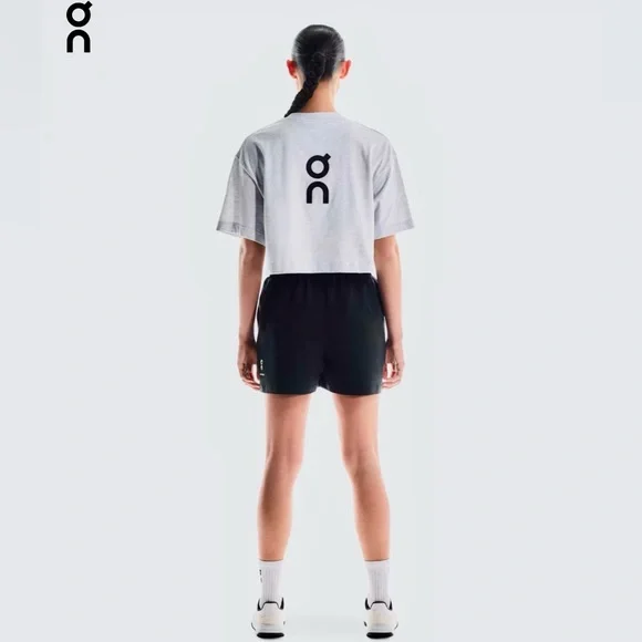 On Running Women’s Club Boxy-T Crop T-Shirt Crater - Picture 4 of 11